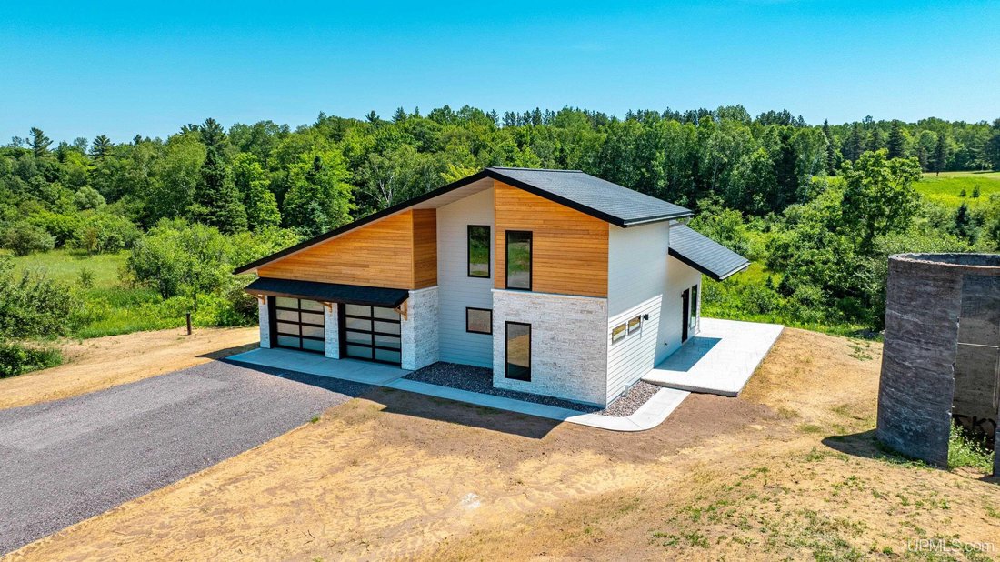 House in Houghton, Michigan, United States 1 - 17889057