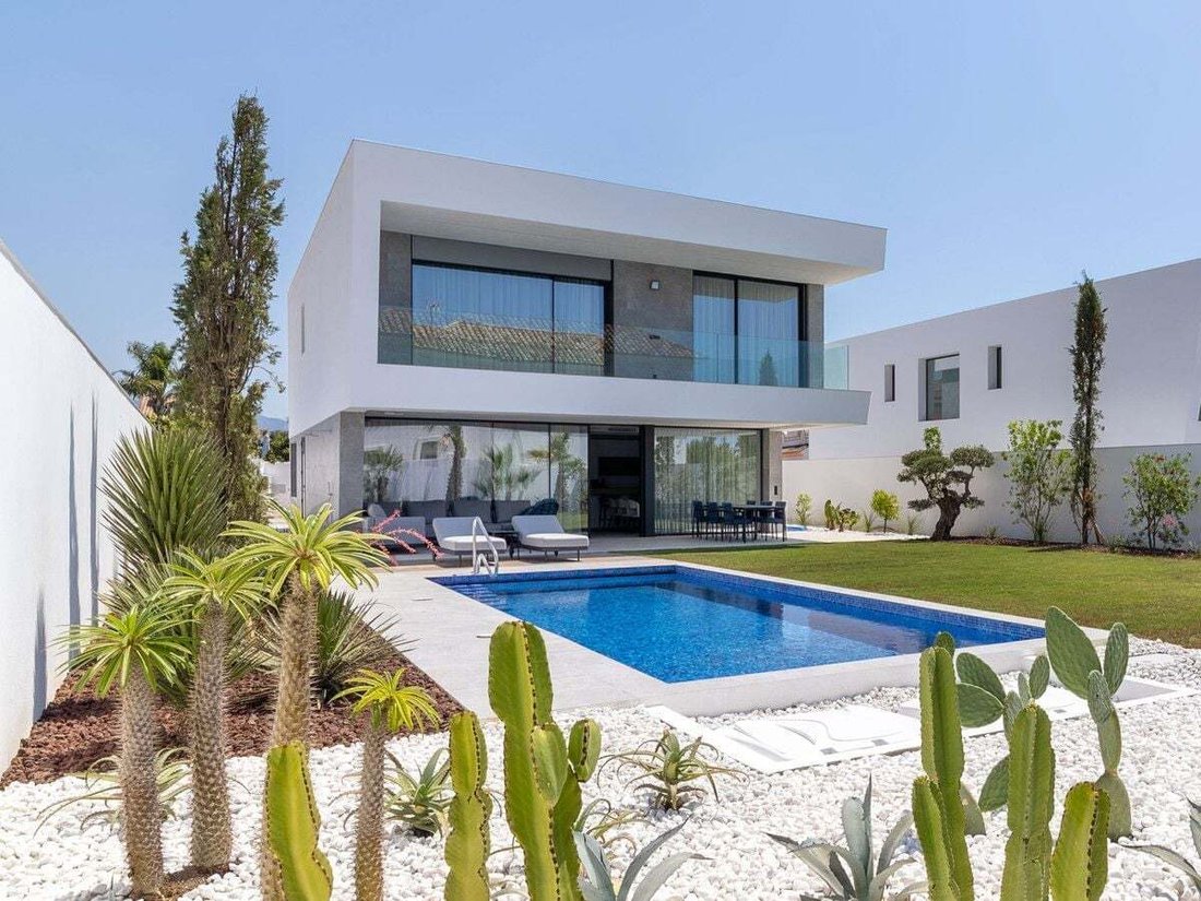 Villa in San Pedro de Alcantara, Andalusia, Spain 1 - 15667578