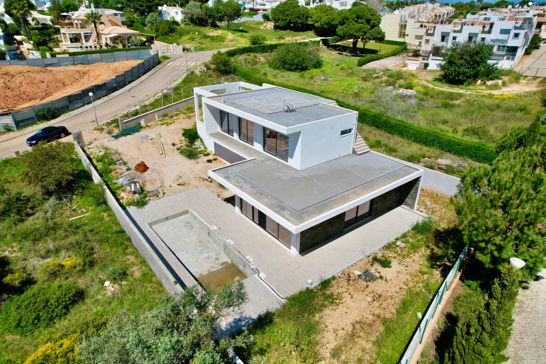 Villa in Lagoa e Carvoeiro, Algarve, Portugal 2 - 18376803