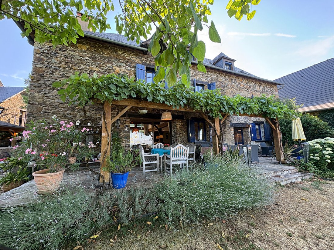 Villa in Juillac, Nouvelle-Aquitaine, France 1 - 18374528