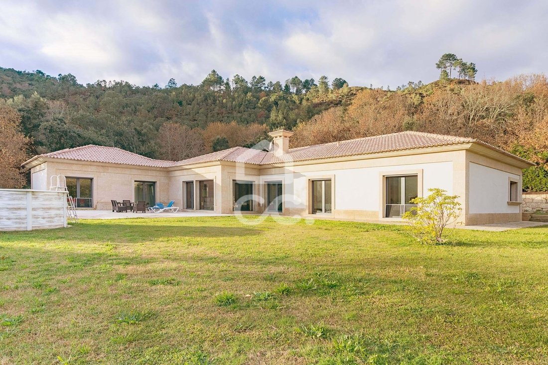 Villa in Refojos de Basto, Outeiro e Painzela, Braga, Portugal 1 - 18381065