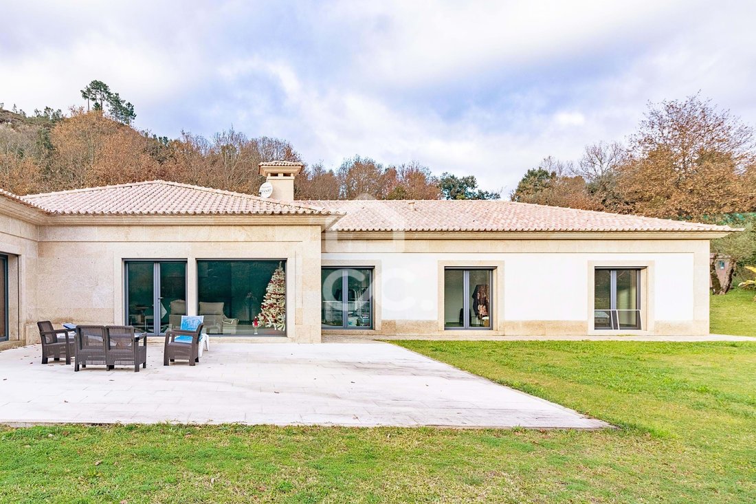 Villa in Refojos de Basto, Outeiro e Painzela, Braga, Portugal 2 - 18381065
