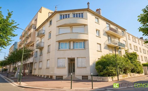 Apartment in La Faiencerie-Le Clos Saint Cyr, Bourg-la-Reine, France 1