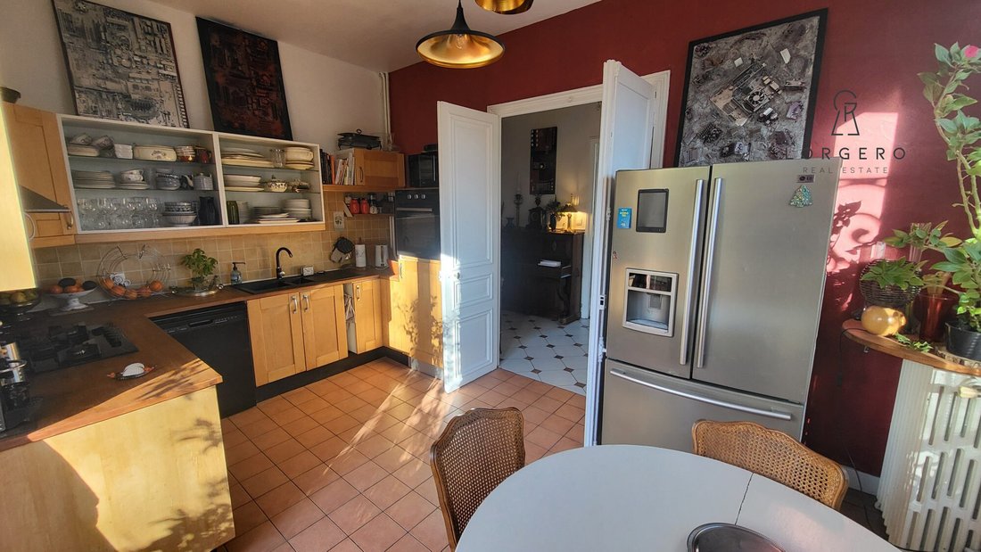 House in Neuilly-Plaisance, Ile-de-France, France 3 - 18385483