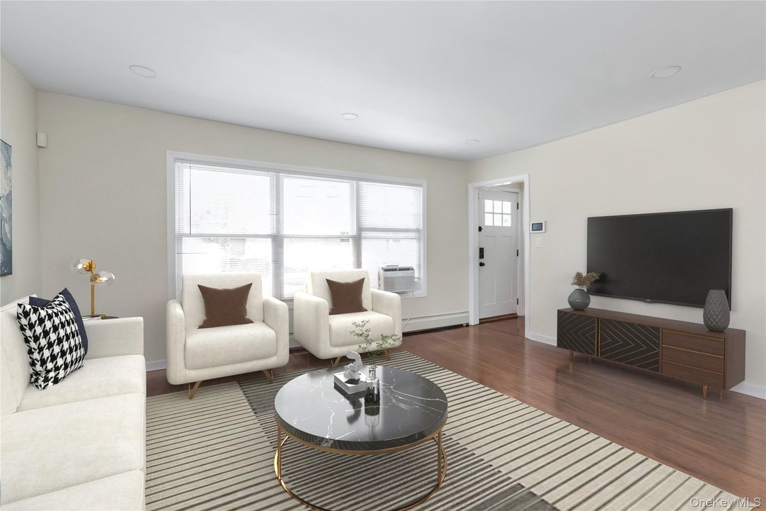 House in Merrick, New York, United States 3 - 18382597