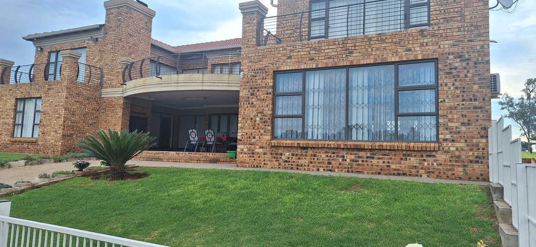 Estate in Vanderbijlpark, Free State, South Africa 3 - 18374576