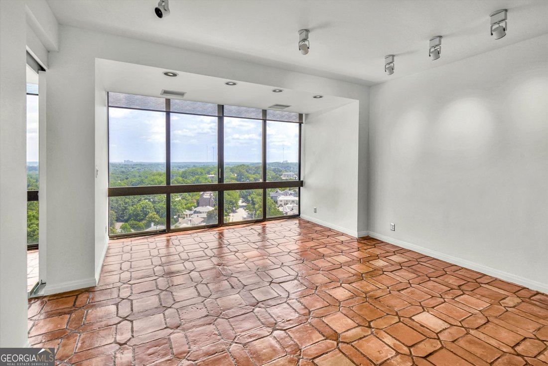 Condo in Atlanta, Georgia, United States 5 - 18373559