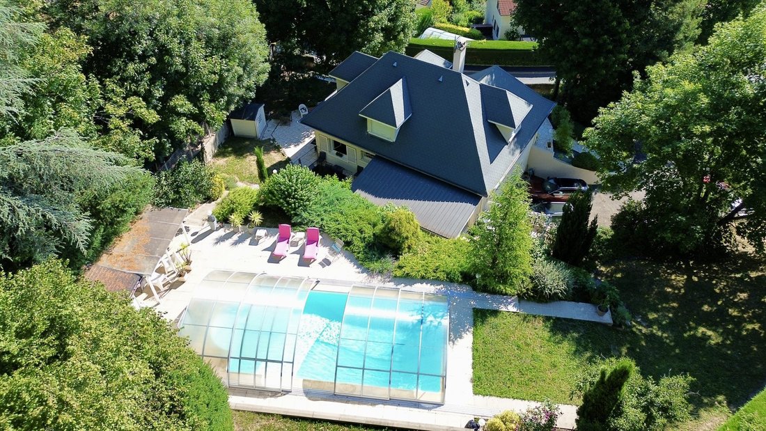 House in Saint-Genest-Lerpt, Auvergne-Rhône-Alpes, France 1 - 18385019