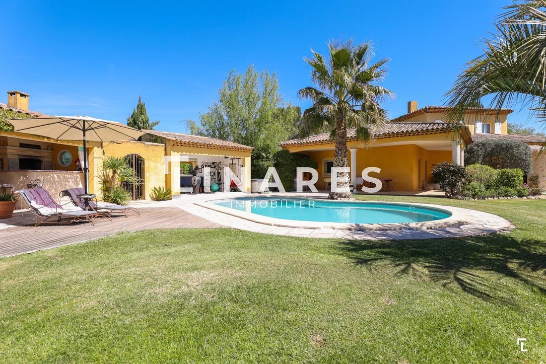 Estate in Village Ouest, Trets, France 2 - 18372688