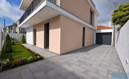 House in Sao Domingos de Rana, Lisbon, Portugal 1