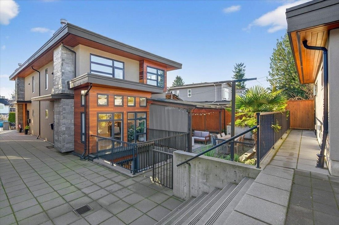 Haus in North Vancouver, Britisch-Kolumbien, Kanada 2 - 18384707