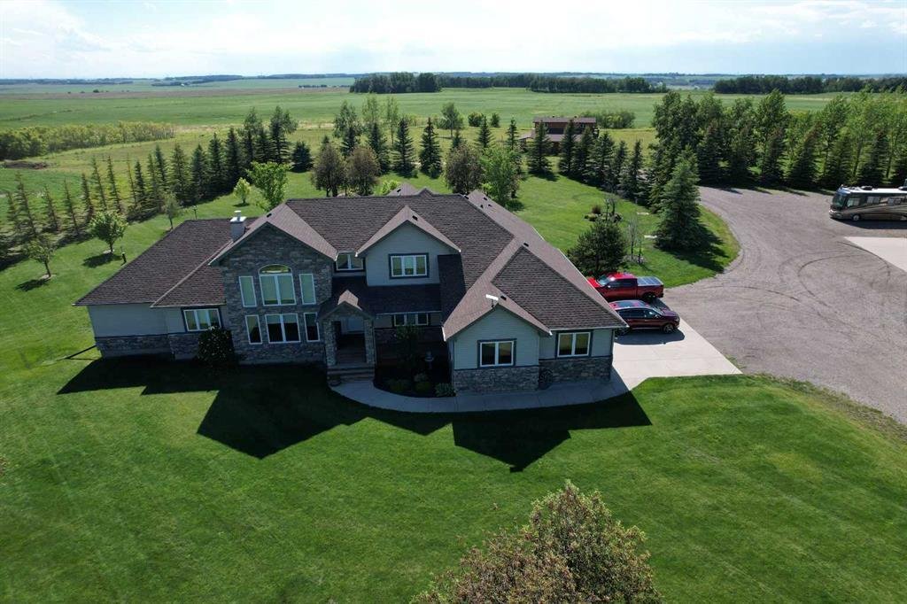 House in Bowden, Alberta, Canada 1 - 17868203