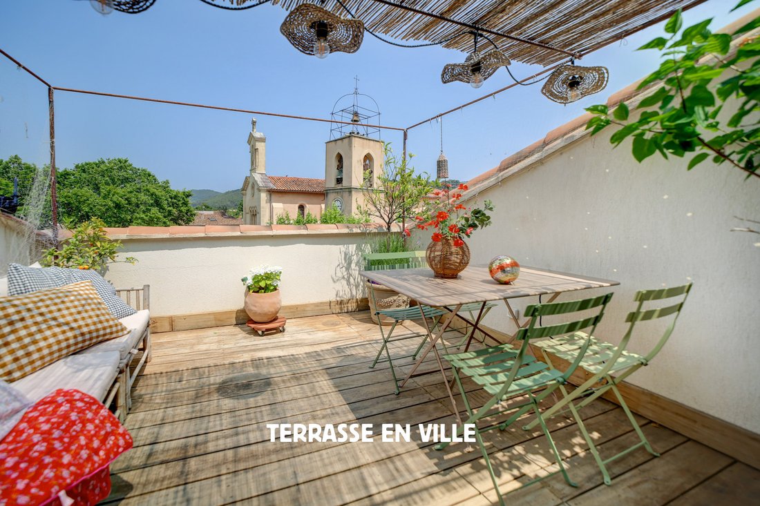 Estate in Saint-Cyr-sur-Mer, Provence-Alpes-Côte d'Azur, France 1 - 18379816