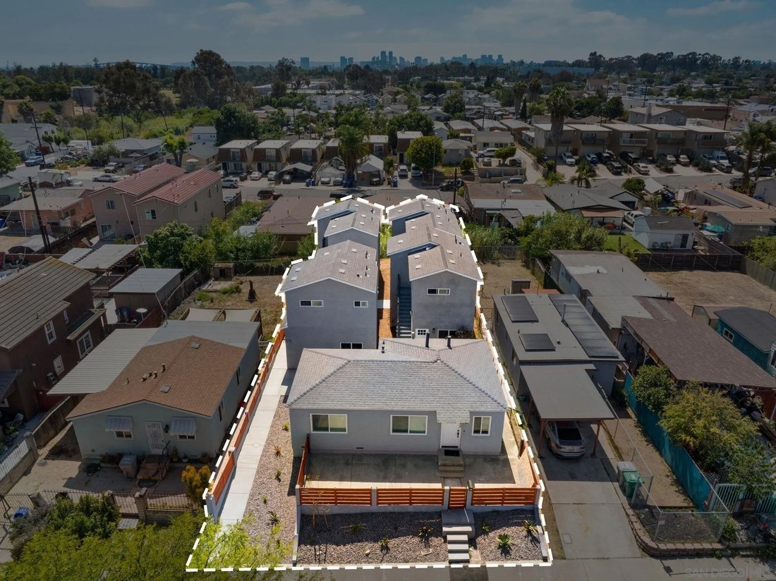 San Diego, California, United States 2 - 18379573