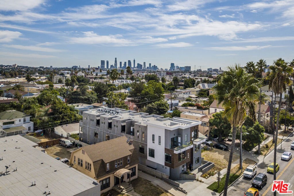 Los Angeles, California, United States 3 - 18377870