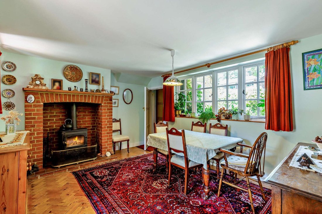 House in Lower Bourne, England 5 - 18372834