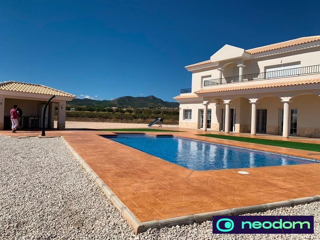 Villa in el Pinos / Pinoso, Valencian Community, Spain 2 - 18384563