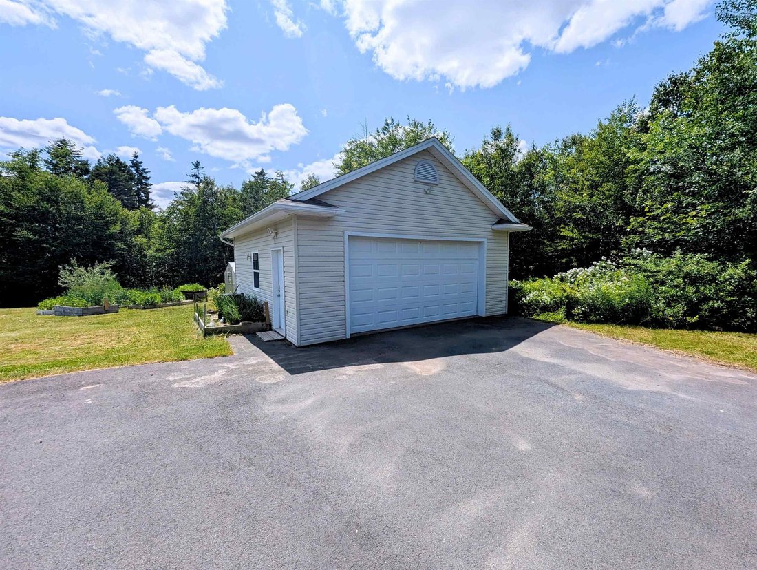 House in Windsor Junction, Nova Scotia, Canada 3 - 18379354