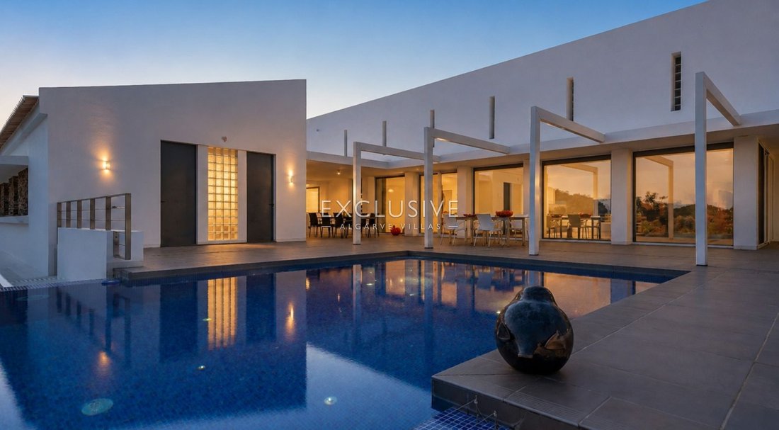 Villa in Lagoa e Carvoeiro, Algarve, Portugal 1 - 18374287