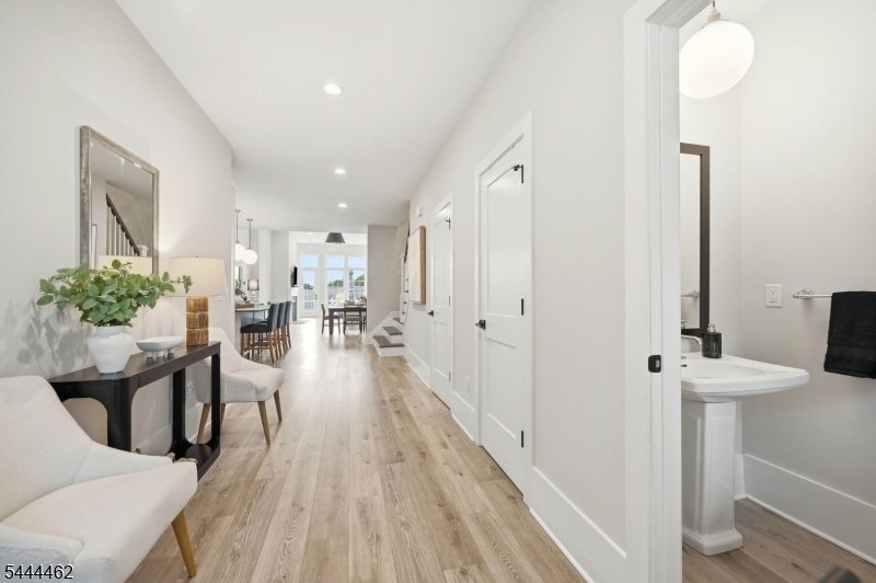 Condo in Cedar Grove, New Jersey, United States 4 - 18373424