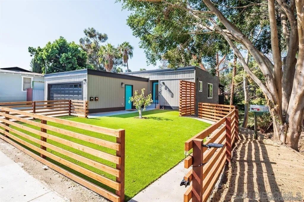San Diego, California, United States 1 - 18379530