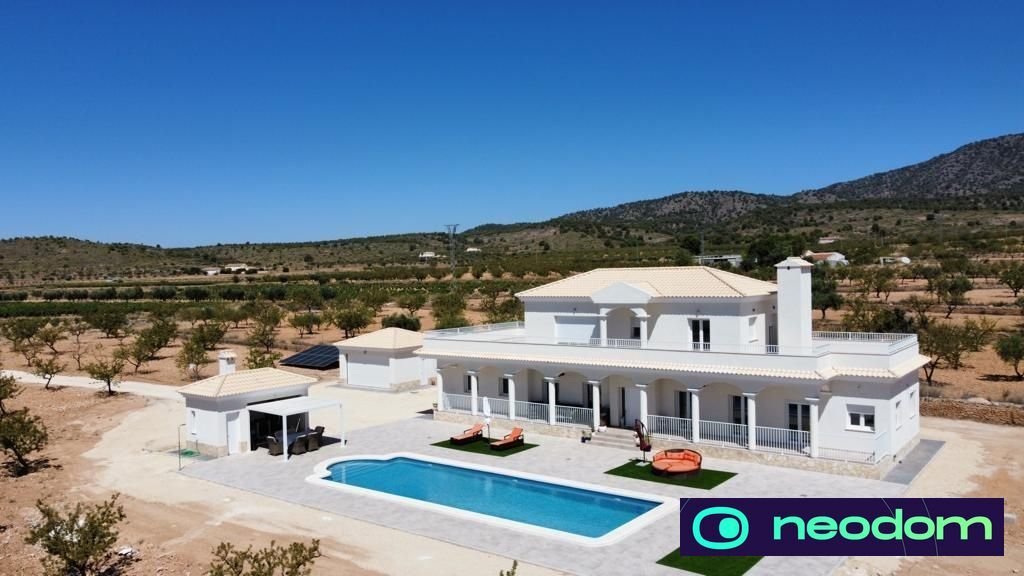 Villa in el Pinos / Pinoso, Valencian Community, Spain 1 - 18384443