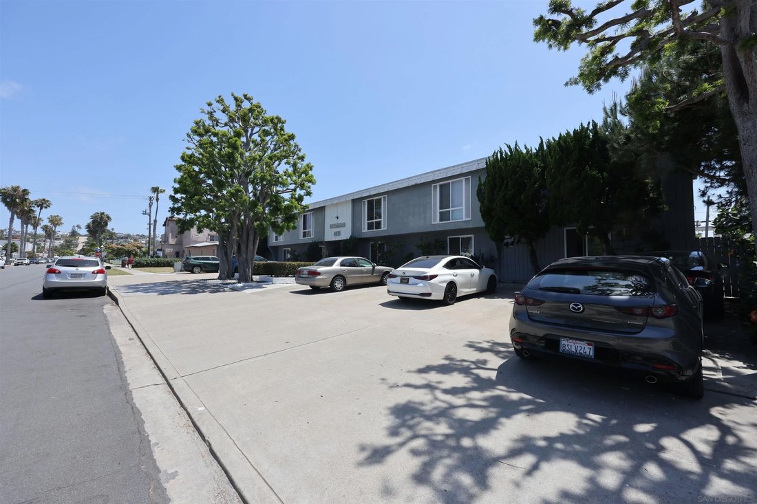 San Diego, California, United States 2 - 18379525