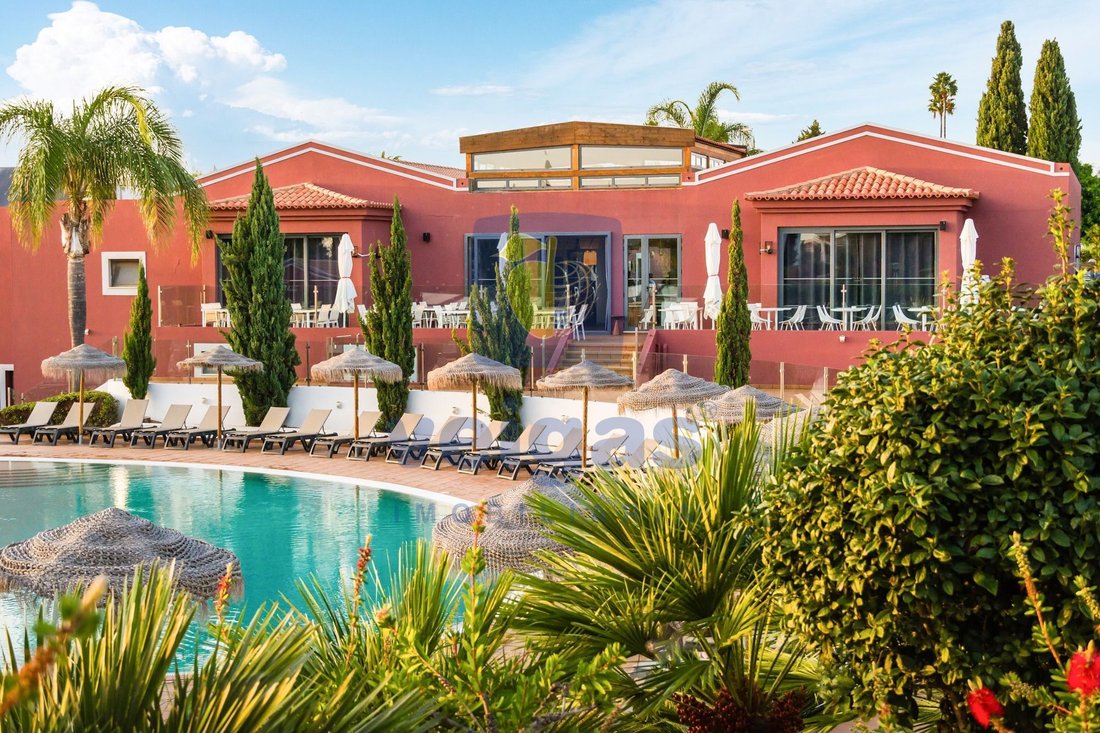 Villa in Lagoa e Carvoeiro, Algarve, Portugal 2 - 18375264