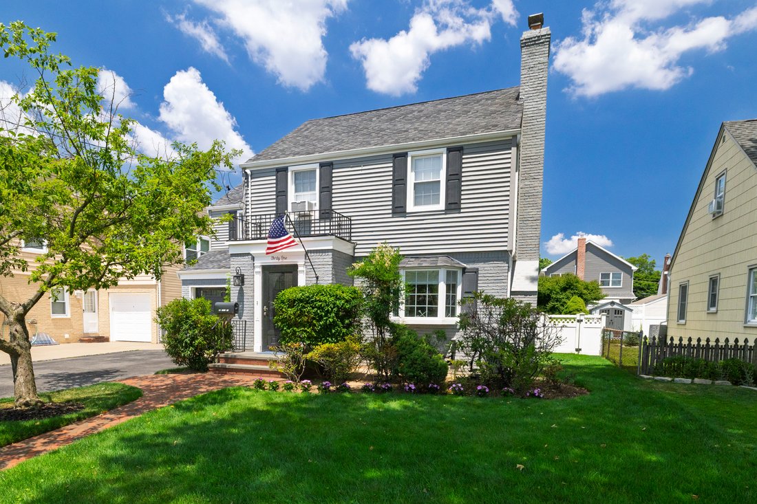 House in Lynbrook, New York, United States 1 - 18372434
