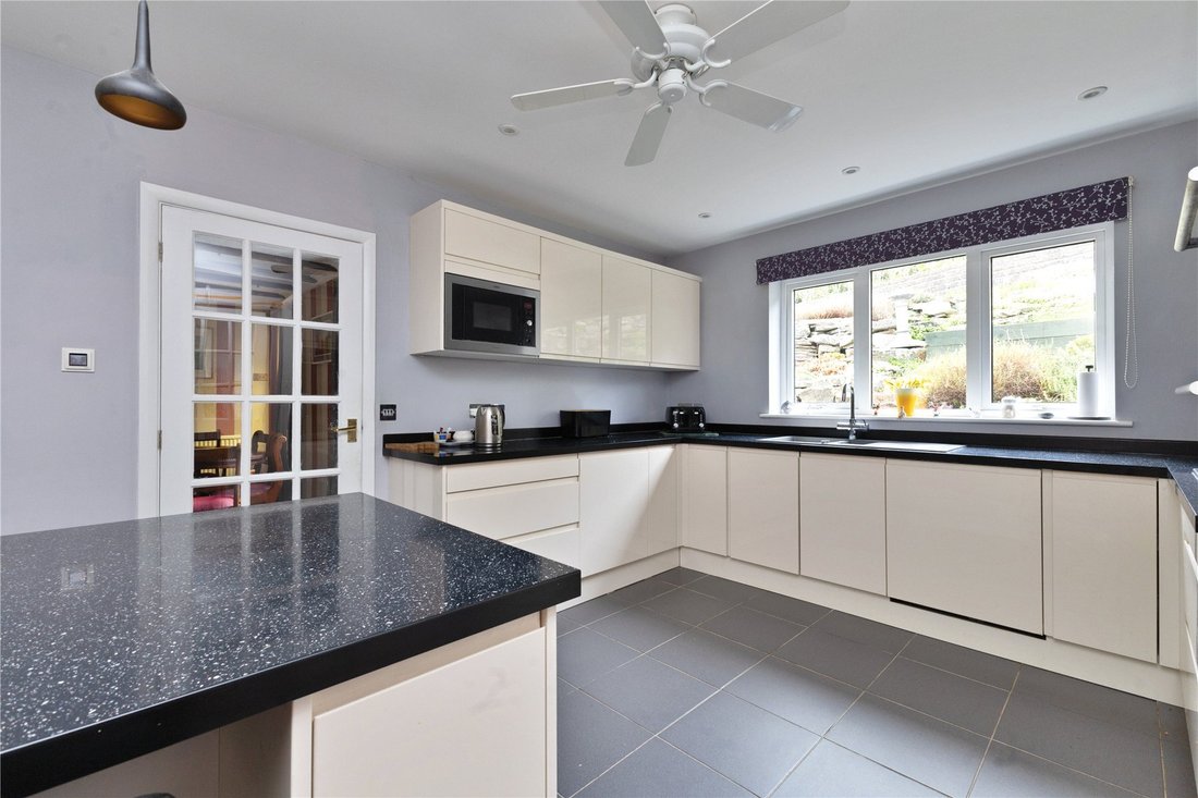 Bungalow in Hindhead, Grayshott, England 4 - 18377641