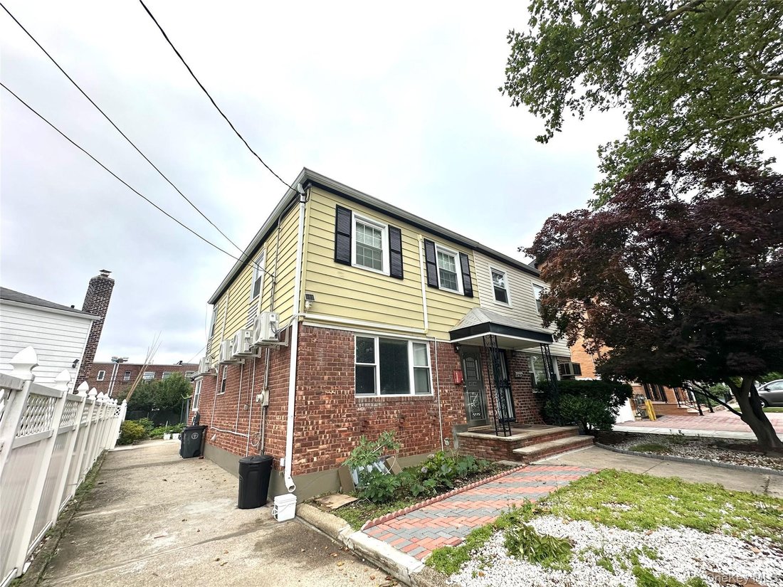 House in New York, New York, United States 1 - 18379640