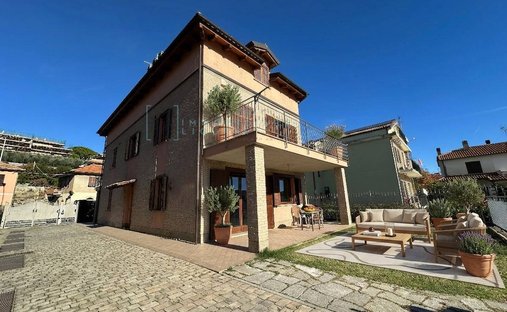 Villa in Villanova d'Albenga, Liguria, Italy 1