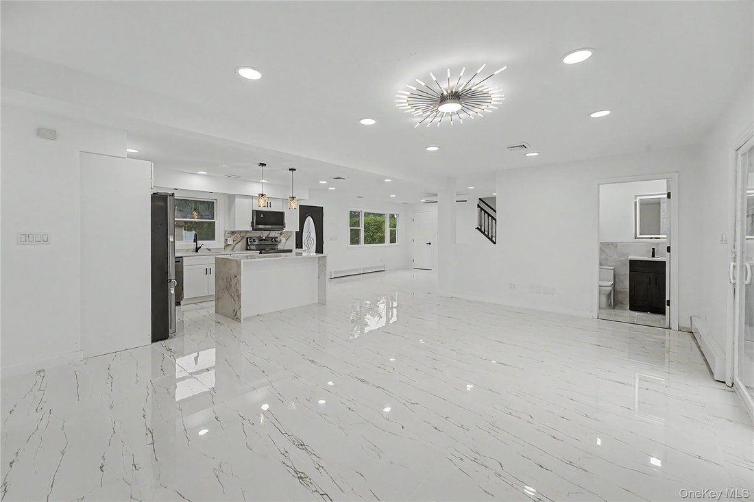 House in Levittown, New York, United States 5 - 18372955