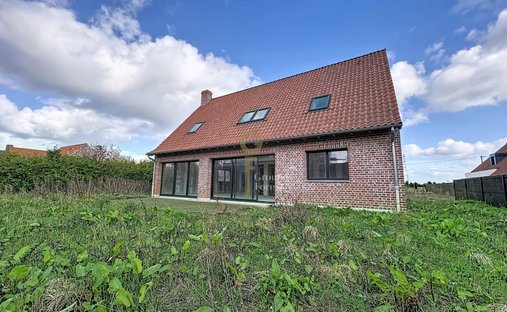 House in Gruson, Hauts-de-France, France 1