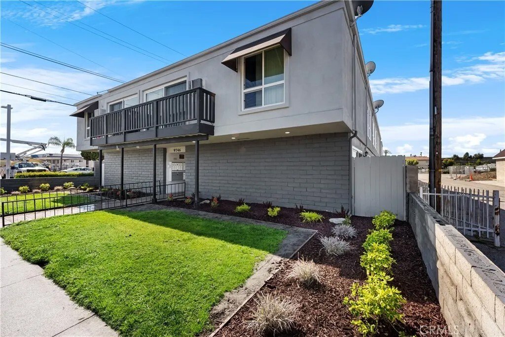Bellflower, California, United States 1 - 18373086