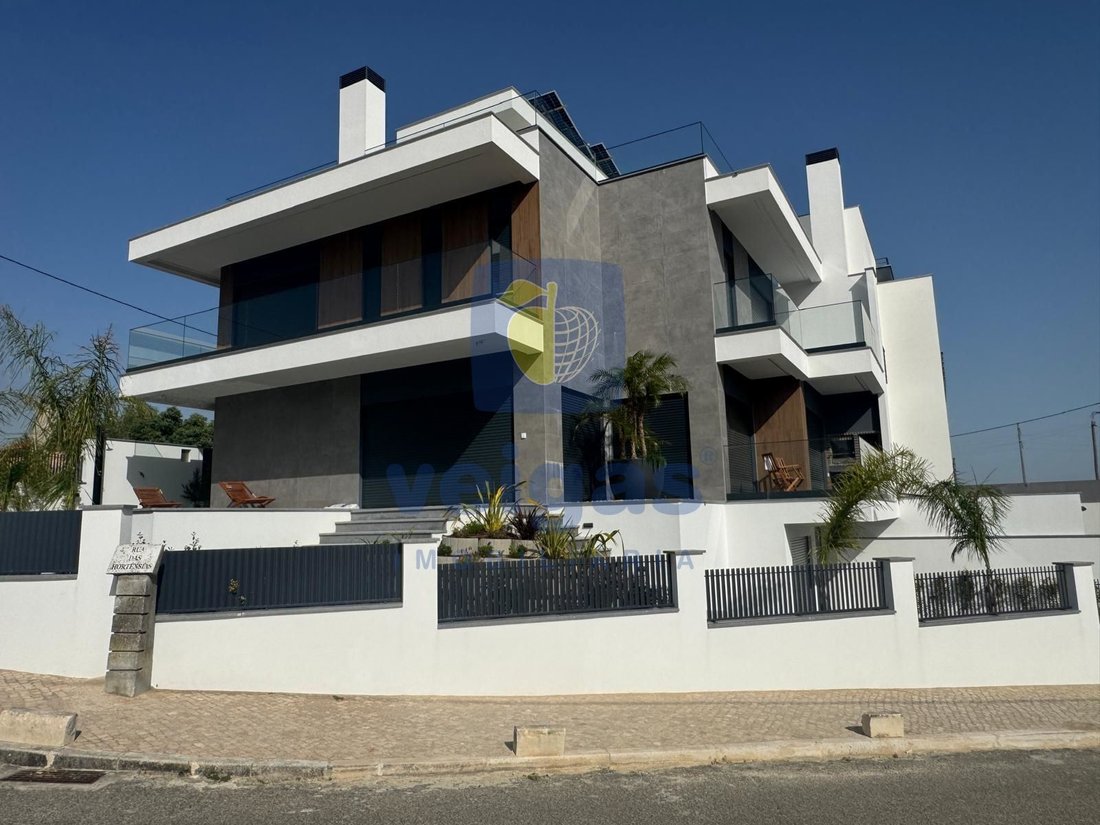 Villa in Santa Iria de Azoia, Sao Joao da Talha e Bobadela, Lisbon, Portugal 3 - 18375656