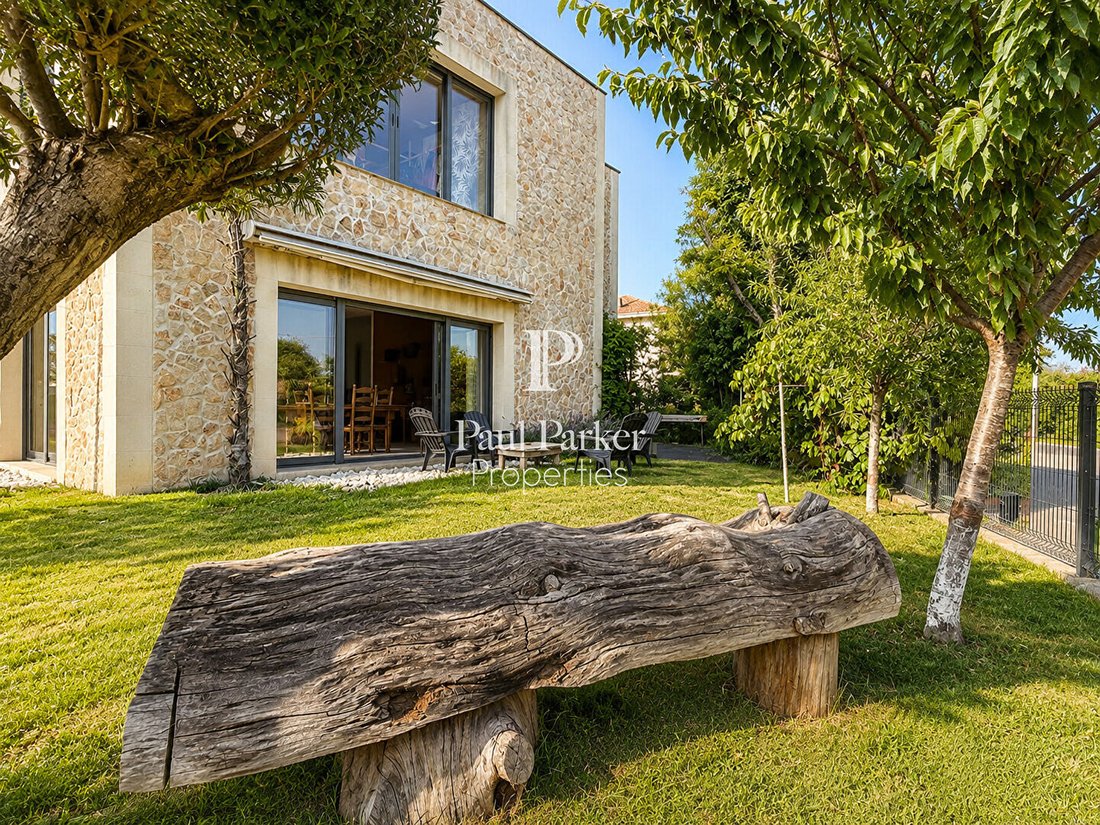 Villa in Floirac, Nouvelle-Aquitaine, France 1 - 17967676