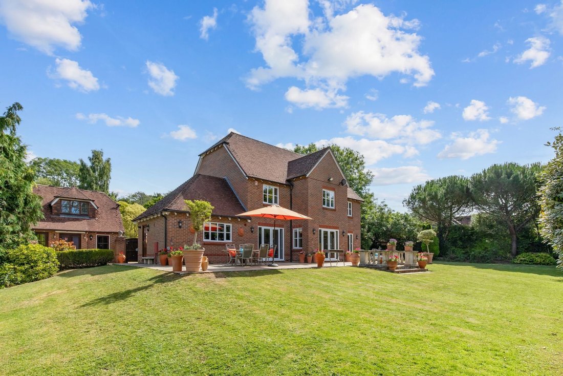 House in Southwater, England 2 - 18374205