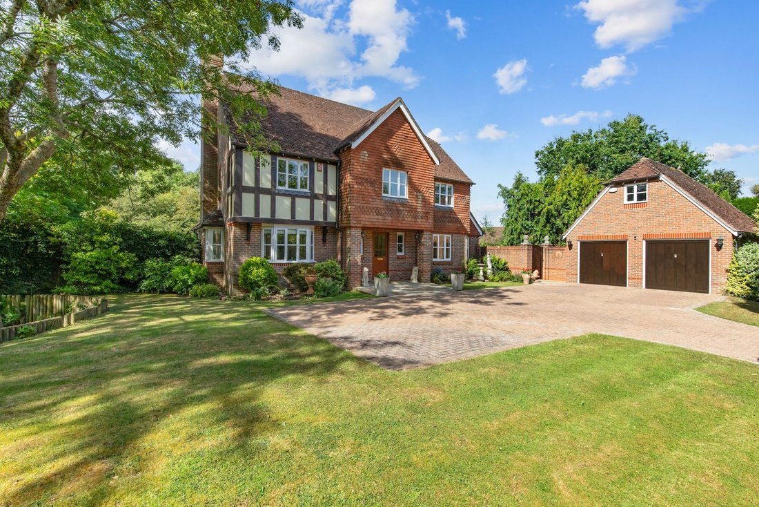 House in Southwater, England 1 - 18374205