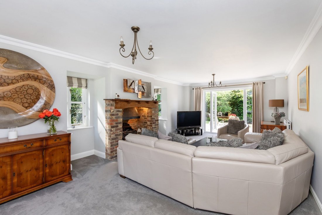 House in Southwater, England 4 - 18374205