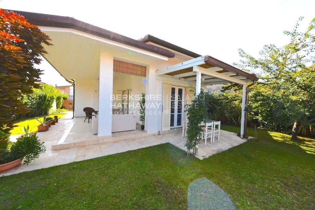 Villa in Tonfano, Pietrasanta, Italy 2 - 11625932