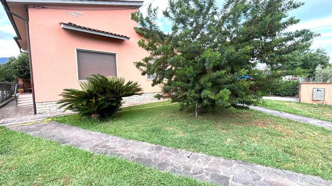 Villa in Lammari, Capannori, Tuscany 1 - 18372785