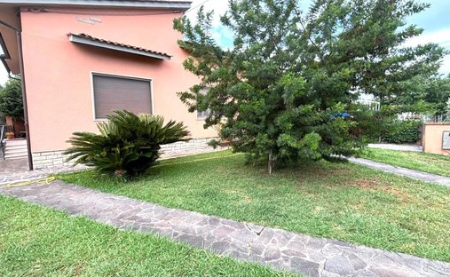 Villa in Lammari, Capannori, Tuscany 1