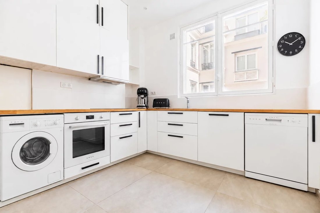 Apartment in Triangle d'Or, Paris 8e Arrondissement, Paris 5 - 18374489