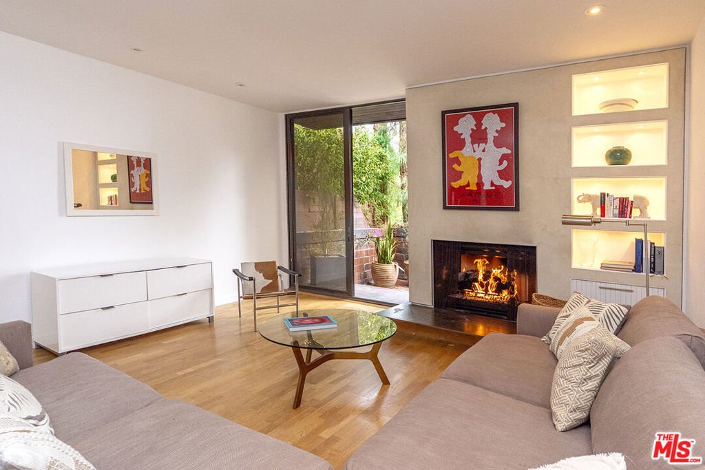 Condo in Los Angeles, California, United States 5 - 18377826