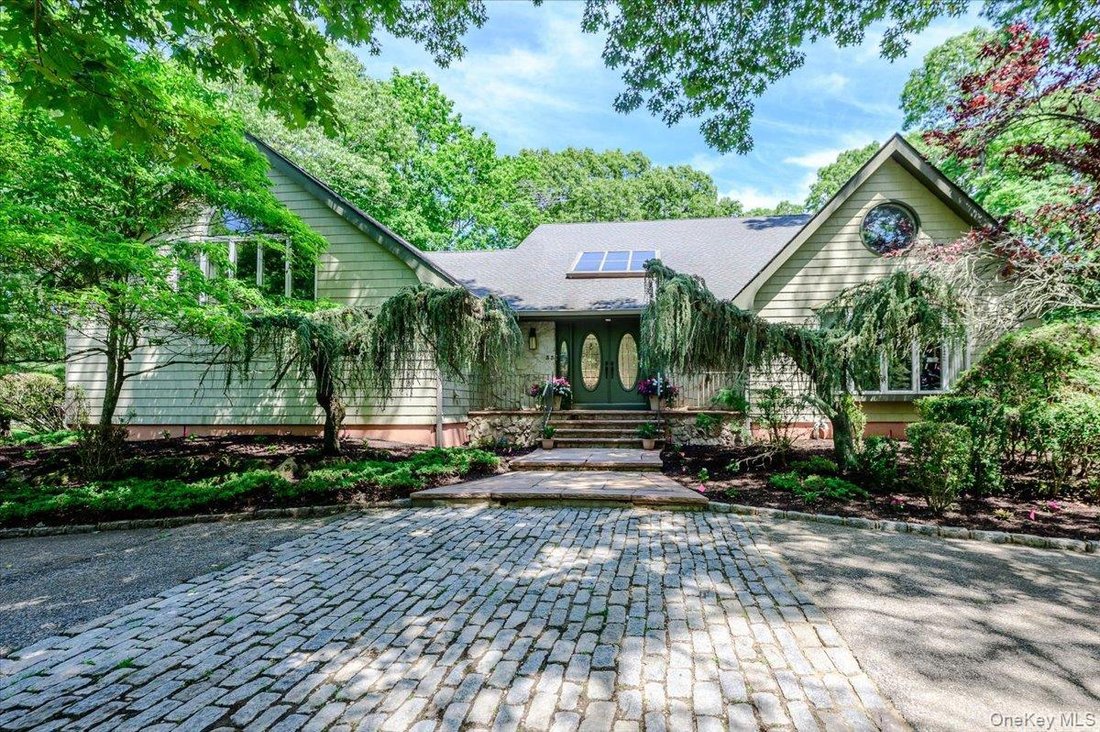 House in East Islip, New York, United States 1 - 18379622