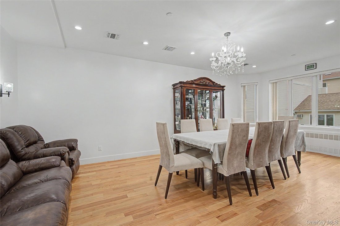 Condo in Airmont, New York, United States 5 - 18379596