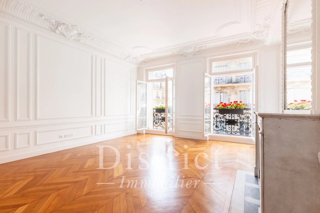 Apartment in Triangle d'Or, Paris 8e Arrondissement, Paris 2 - 18374489