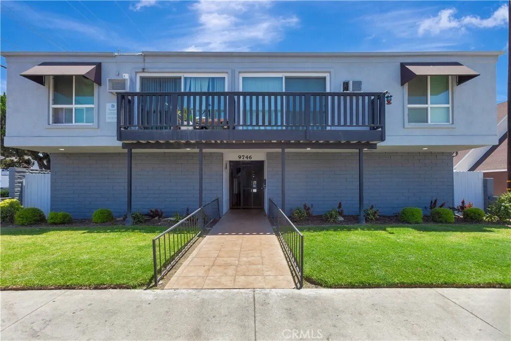 Bellflower, California, United States 2 - 18373086