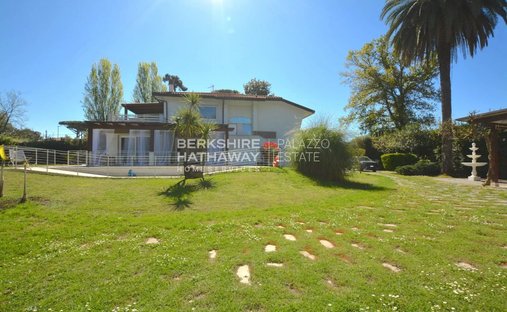 Villa in Tonfano, Pietrasanta, Italy 1